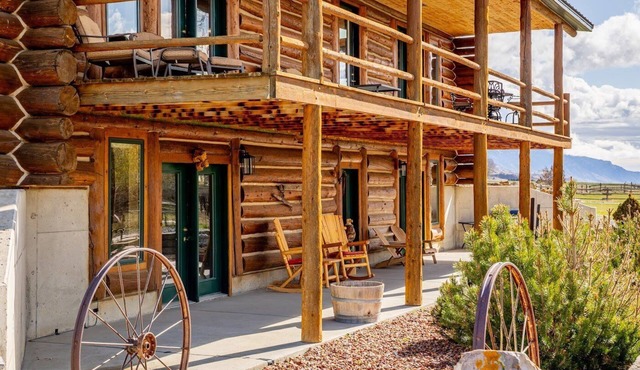 Yellowstone Valley Cabin- ideally located retreat, wildlife and mountain views in Cody