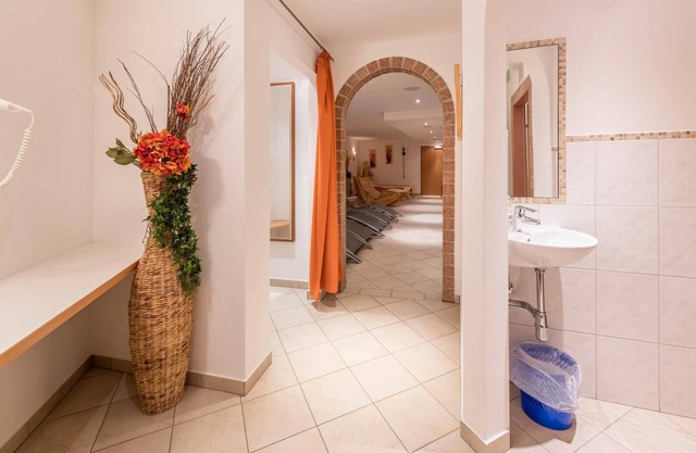 Apartment "Chalet Hirsch" with Shared Sauna & Wi-Fi in Königsleiten