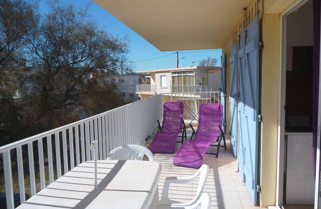 Just steps away from the beach, holiday apartment with a small sea view in MARSEILLAN PLAGE