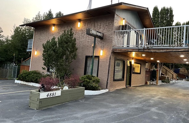 Kitchenette room in beautiful Radium Hot Springs in Radium Hot Springs