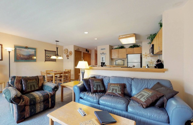 Spacious Ground-Level Condo with Ski Views, Shared Pool and Hot Tub in Keystone