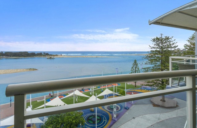 The Oaks Waterfront Resort 