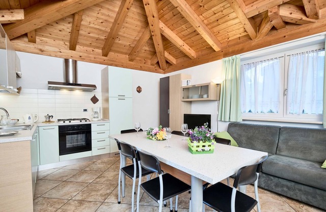 Three-Bedroom Villa with Balcony and Garden View (BV7) in Riva del Garda
