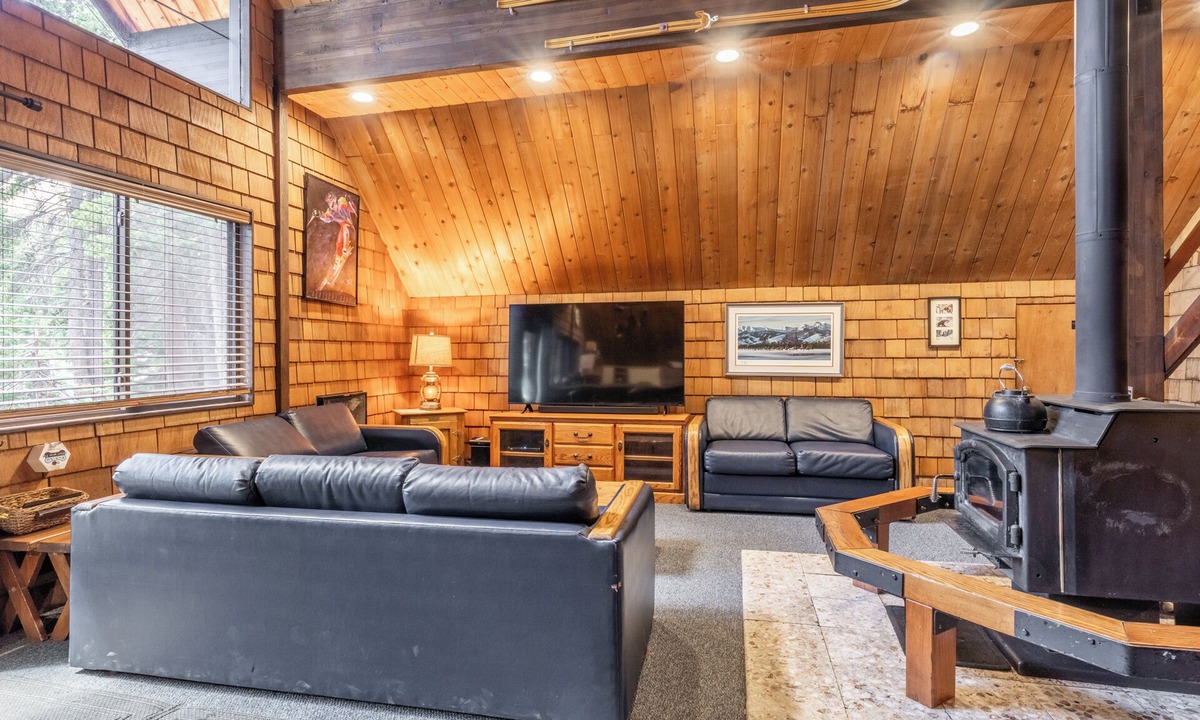 Mammoth Lakes Ski Chalet | Chalet #4, Slope Side Ski in Ski Out Spacious Fami