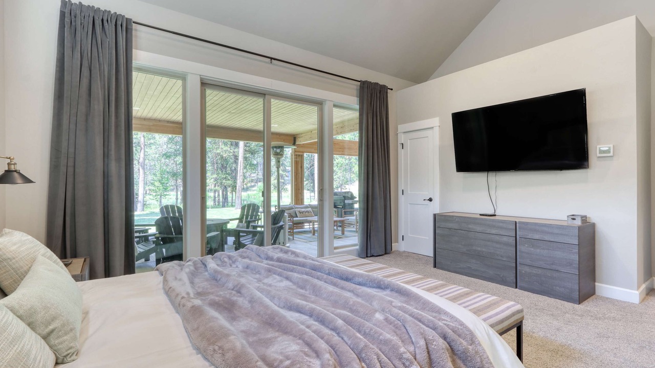 Photo of Bedroom in Oregon Water Wonderland