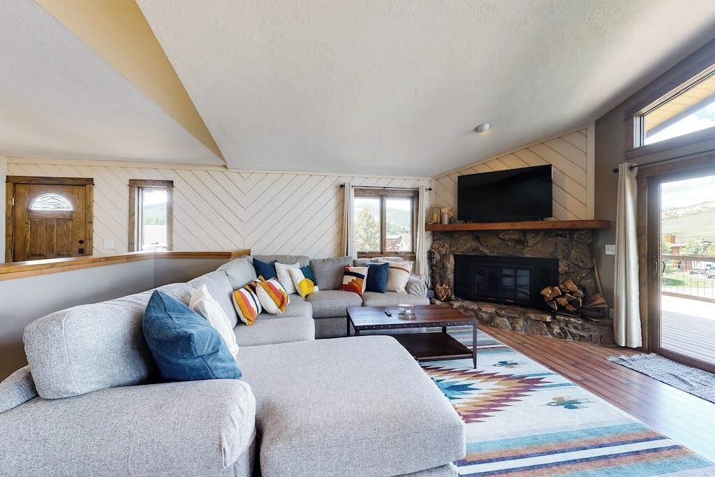 Photo of Livingroom in Summit Cove