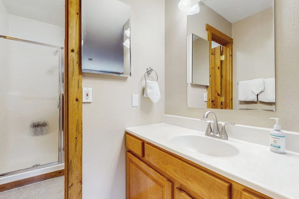 Photo of Bathroom in Summit Cove