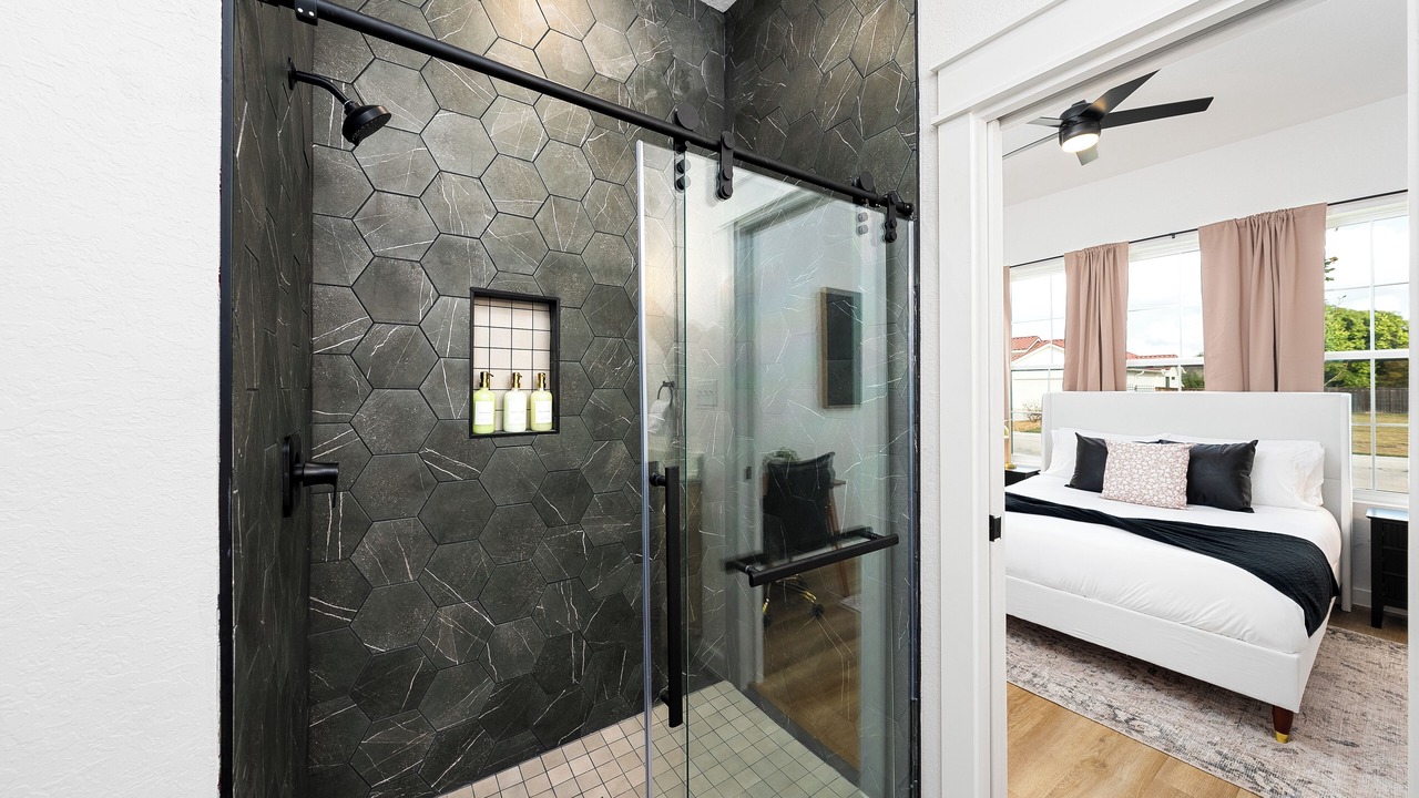 Photo of Bedroom in Oak Park - Northwood