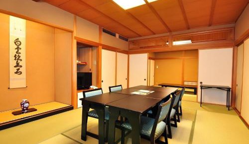 Japanese-Style Room (12+8 Tatami)【寛ぎの間】	