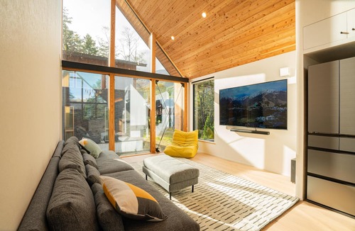 Echo Land Ski Chalet | Echowoods. Luxe. Fireplace. Onsen