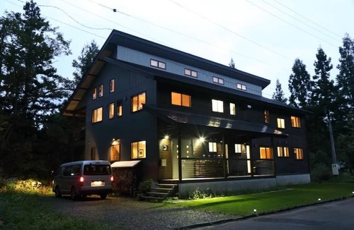 Iida Ski Chalet | Bears Den Hakuba | Private Lodge | 5 Bedrooms with Private Bathrooms, Hot Tub, and Walking Distance to the Ski Resort