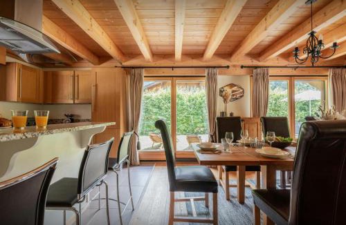 Les Prodains Ski Chalet | Chalet Evelyn - OVO Network