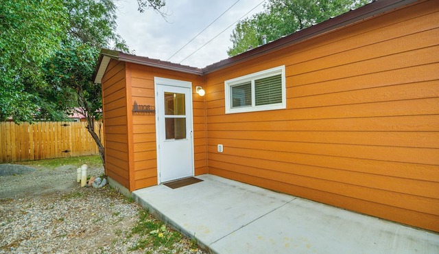 Quaint Cody Cottage w/Grill: Walk to Downtown! in Cody