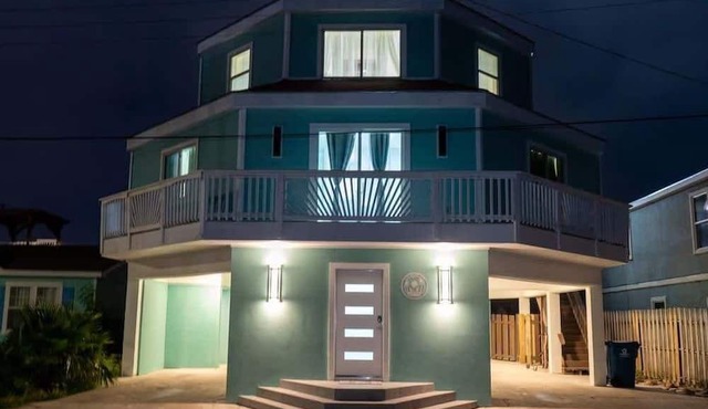 Blizzard's Lighthouse 4 Bedroom Home in Port Isabel