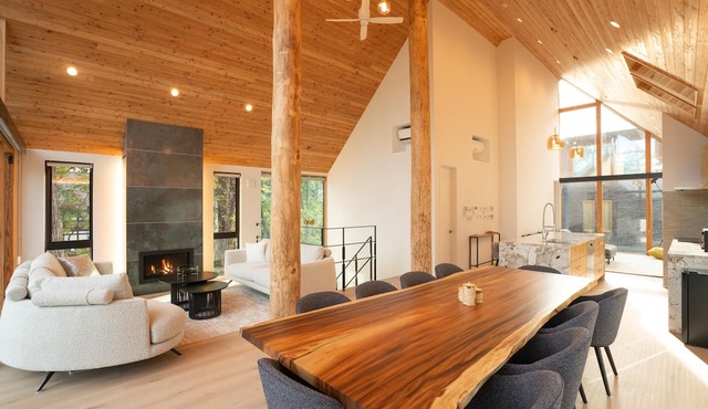 Echowoods. Luxe. Fireplace. Onsen in Nagano