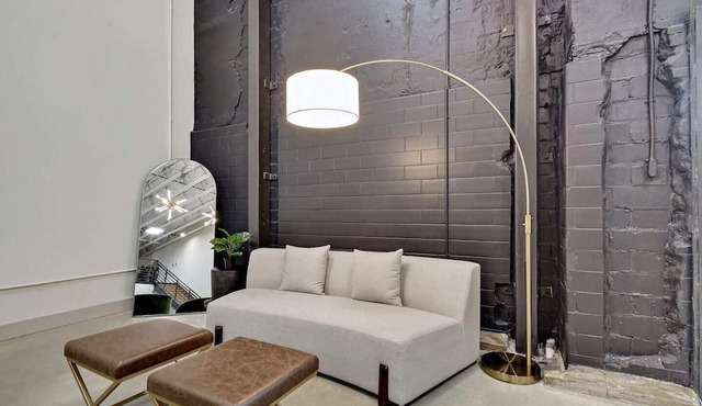 3BR Luxury Loft Near Downtown & Frost Bank Center in San Antonio