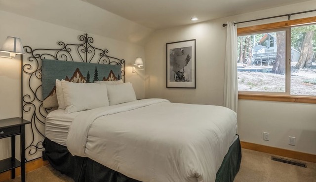 Chalet #7, Charming Cabin Perfect Location Steps t in Mammoth Lakes