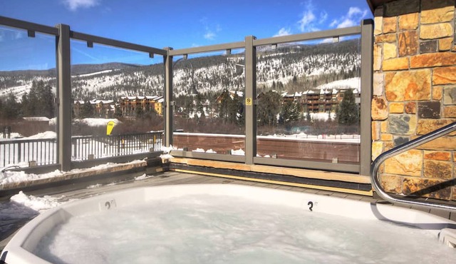 Huge Slopeside Penthouse/3 Minute Walk to Lifts/Hot Tub Access in Keystone