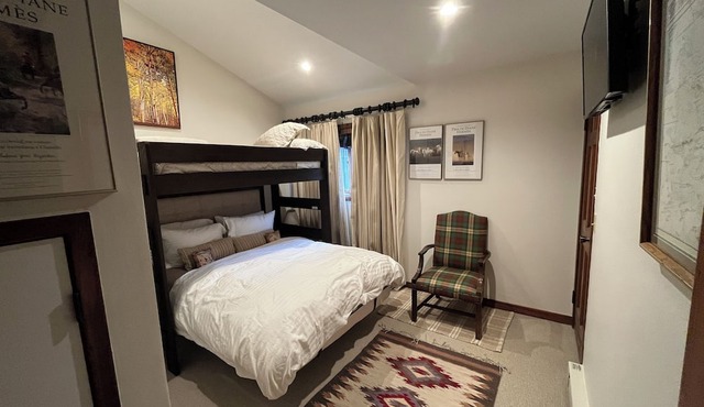 Spacious ski in double condo prime base area location by Mountaineer Square. in Mt. Crested Butte
