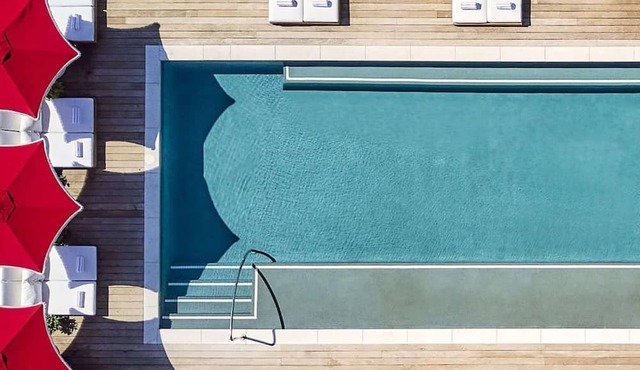 Dallas Skyline Views + Rooftop Pool. Bar. Fitness. in Dallas