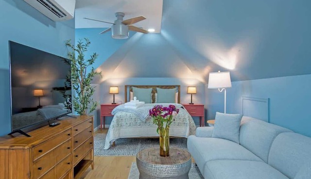 Bright & Airy Apartment w Massive Master Suite in Wilmington