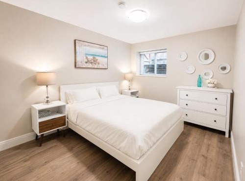 Bright Suite with parking 30 min to FIFA skytrain in Burnaby