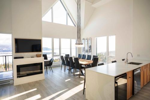 401 - High-End Condo - Incredible View and Pool in Baie-Saint-Paul