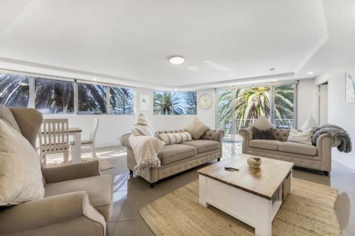Family Friendly with 2 TVs Rooftop Pool in The Entrance