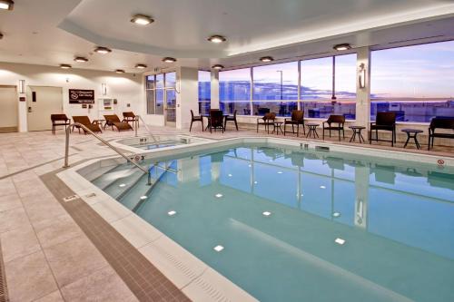 Hampton Inn & Suites - Medicine Hat in Medicine Hat