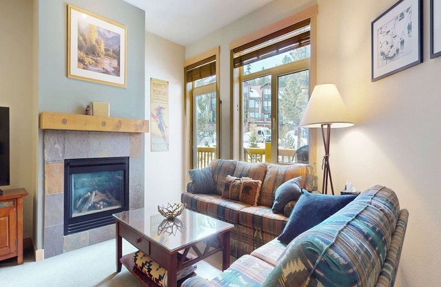 5-Star & Large Floor Plan, Balcony. Quiet Location, Pool & Hot Tub On-site in Mammoth Lakes